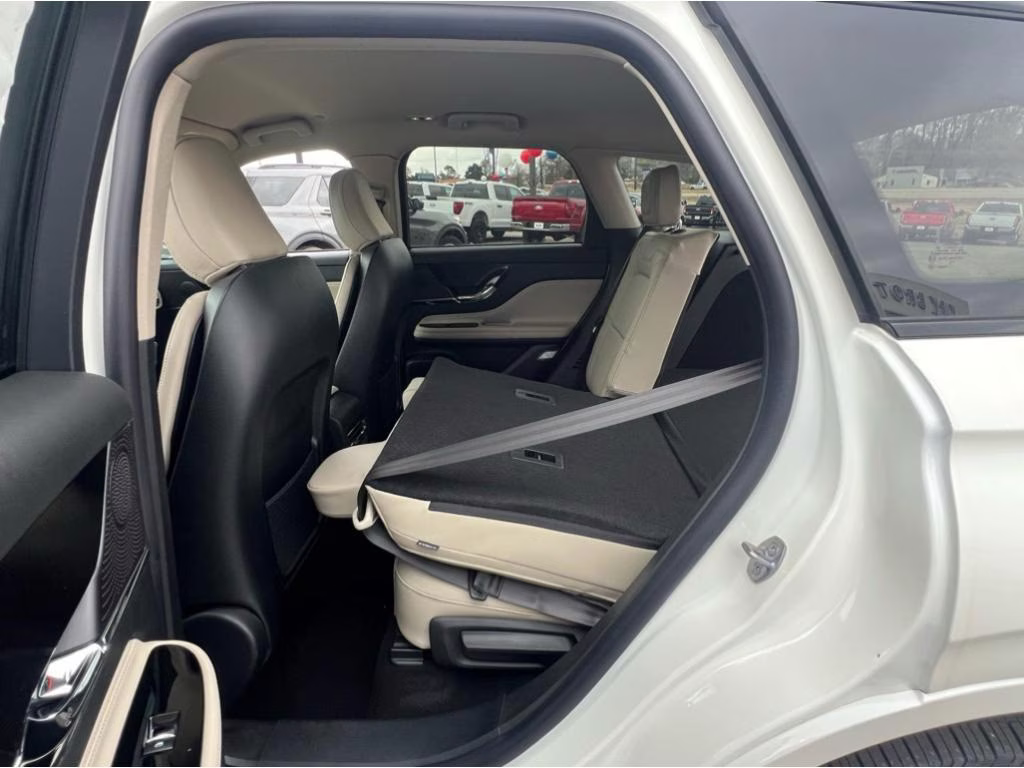 2025 Pristine White Metallic Tri-Coat Lincoln Corsair Reserve FWD SUV