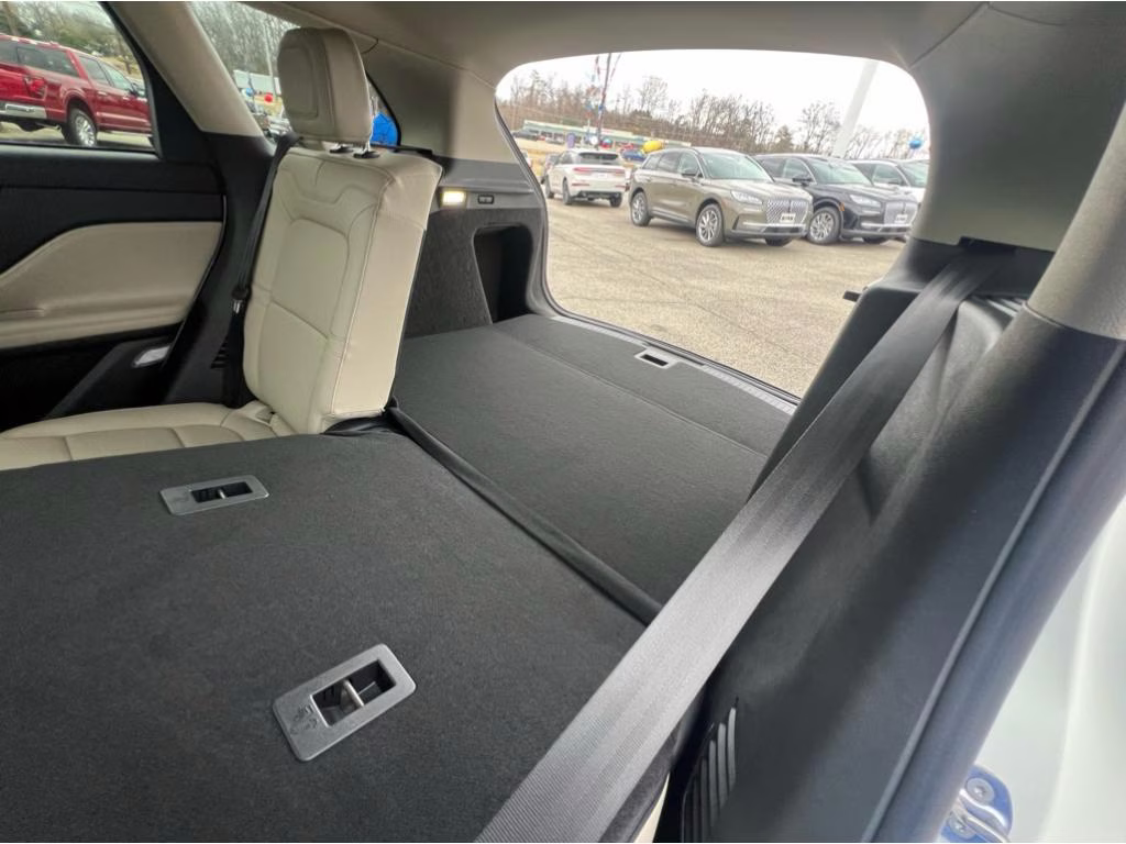 2025 Pristine White Metallic Tri-Coat Lincoln Corsair Reserve FWD SUV