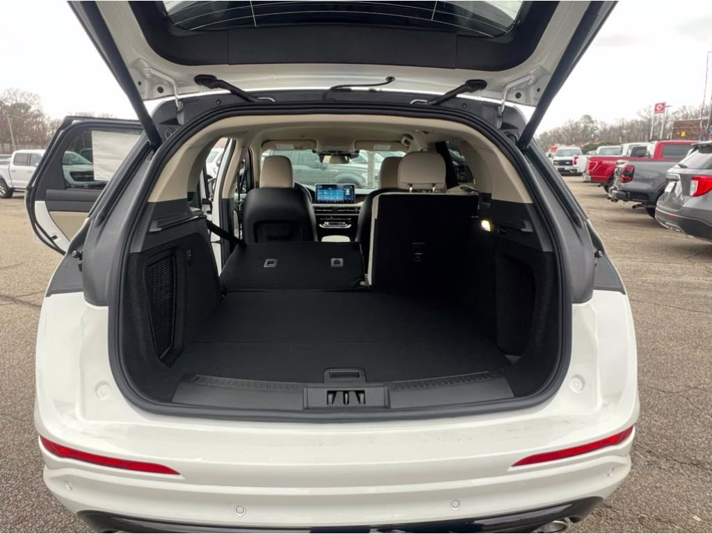 2025 Pristine White Metallic Tri-Coat Lincoln Corsair Reserve FWD SUV
