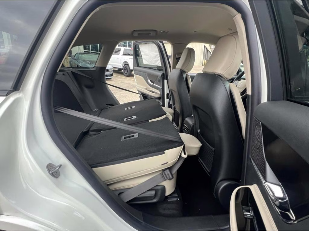 2025 Pristine White Metallic Tri-Coat Lincoln Corsair Reserve FWD SUV