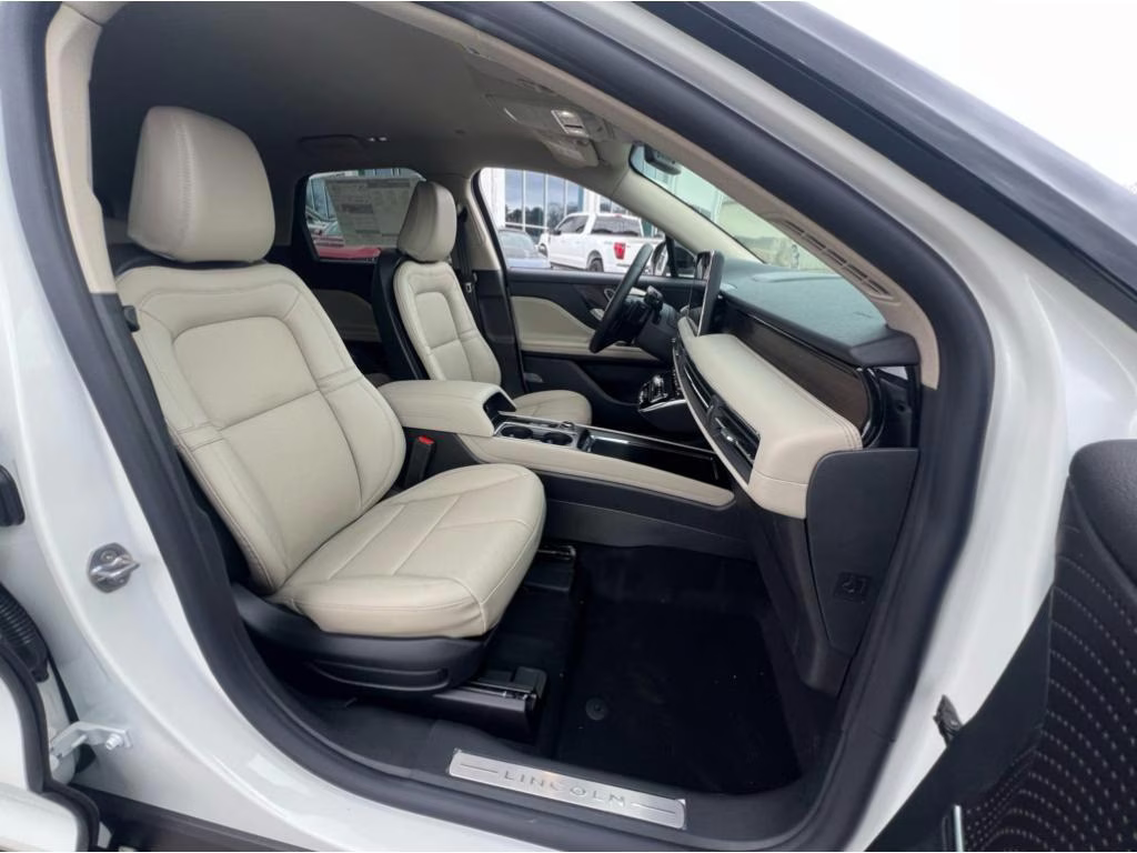 2025 Pristine White Metallic Tri-Coat Lincoln Corsair Reserve FWD SUV