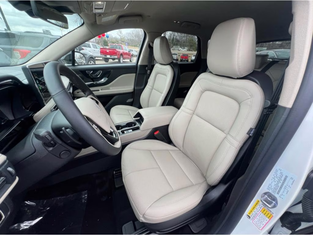 2025 Pristine White Metallic Tri-Coat Lincoln Corsair Reserve FWD SUV