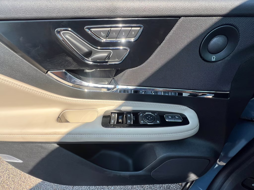 2025 Whisper Blue Metallic Clearcoat Lincoln Corsair Reserve FWD SUV