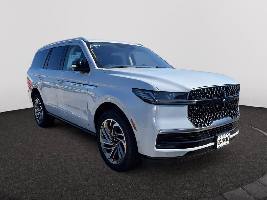 2025 Crystal White Metallic Clearcoat Lincoln Navigator Reserve 4X4 SUV