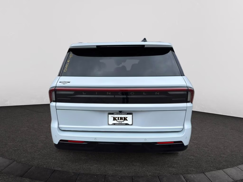2025 Crystal White Metallic Clearcoat Lincoln Navigator Reserve 4X4 SUV