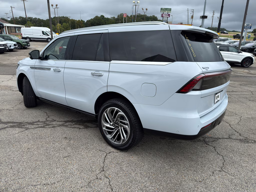 2025 Crystal White Metallic Clearcoat Lincoln Navigator Reserve 4X4 SUV