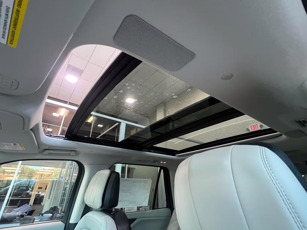 2025 Flight Blue Metallic Clearcoat Lincoln Navigator L Reserve 4X4 SUV