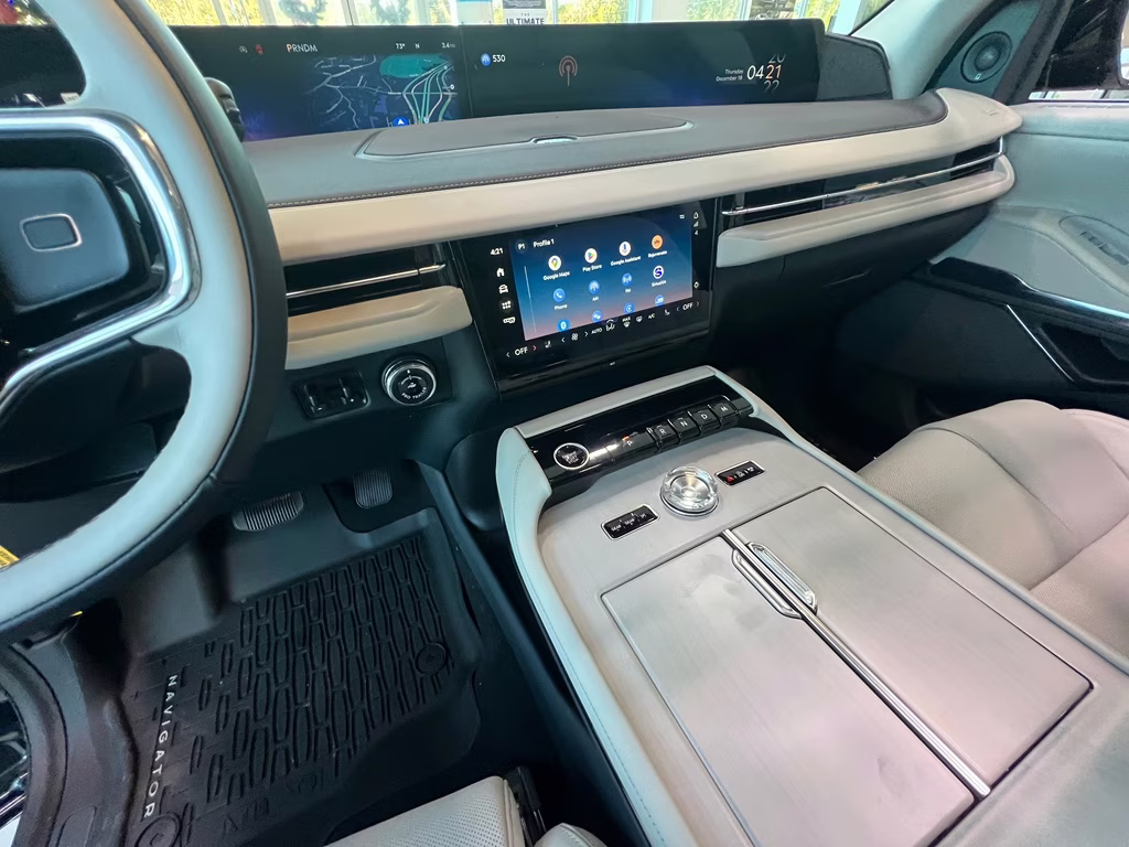 2025 Flight Blue Metallic Clearcoat Lincoln Navigator L Reserve 4X4 SUV