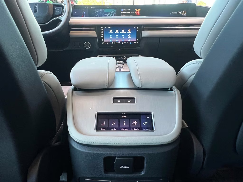 2025 Flight Blue Metallic Clearcoat Lincoln Navigator L Reserve 4X4 SUV
