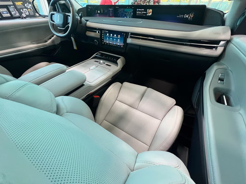 2025 Flight Blue Metallic Clearcoat Lincoln Navigator L Reserve 4X4 SUV