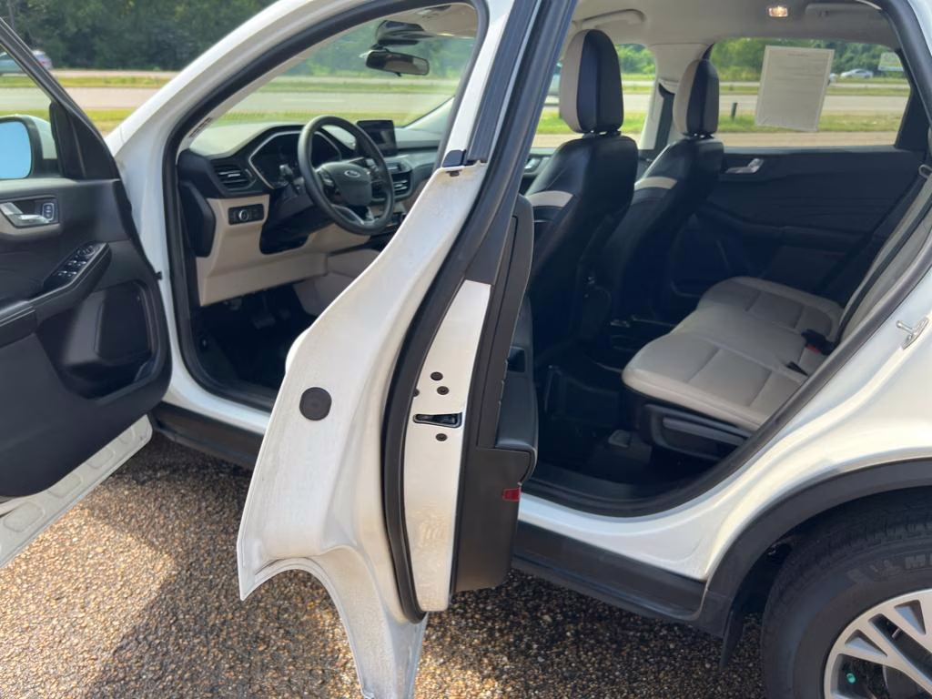 2022 STAR WHITE METALLIC TRI-COAT Ford Escape SEL FWD SUV