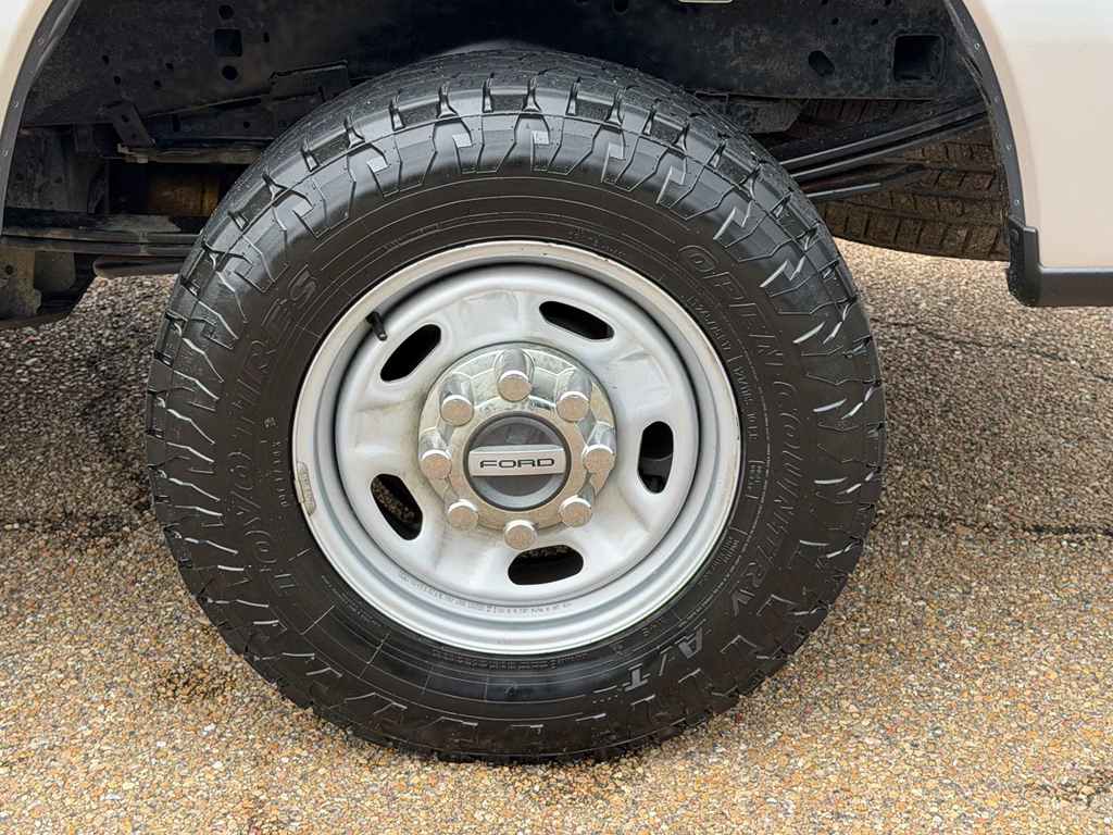 2024 Iconic Silver Metallic Ford Super Duty F-250 SRW XL 4X4 Truck