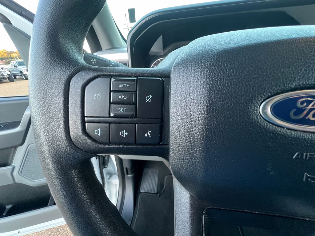 2025 OXFORD WHITE Ford Super Duty F-250 SRW XLT 4X4 Truck