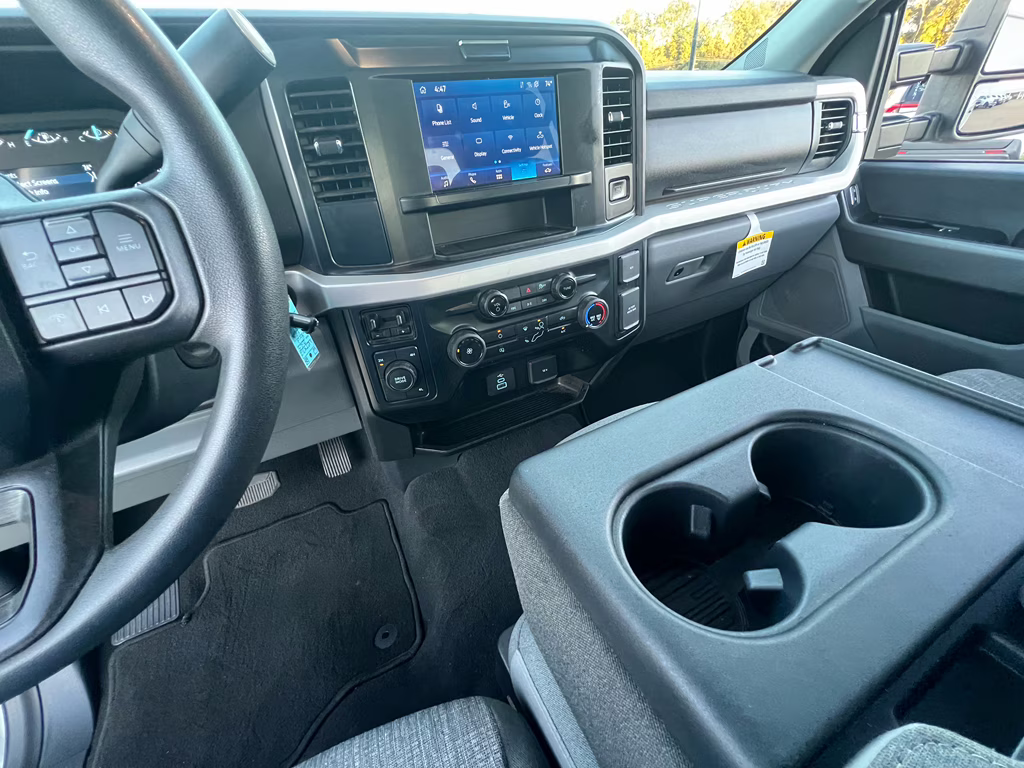 2025 OXFORD WHITE Ford Super Duty F-250 SRW XLT 4X4 Truck