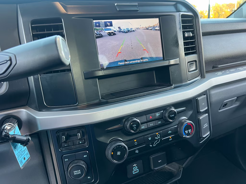 2025 OXFORD WHITE Ford Super Duty F-250 SRW XLT 4X4 Truck