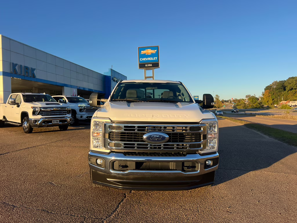 2025 OXFORD WHITE Ford Super Duty F-250 SRW XLT 4X4 Truck