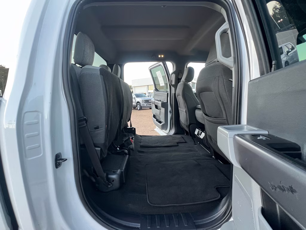 2025 OXFORD WHITE Ford Super Duty F-250 SRW XLT 4X4 Truck