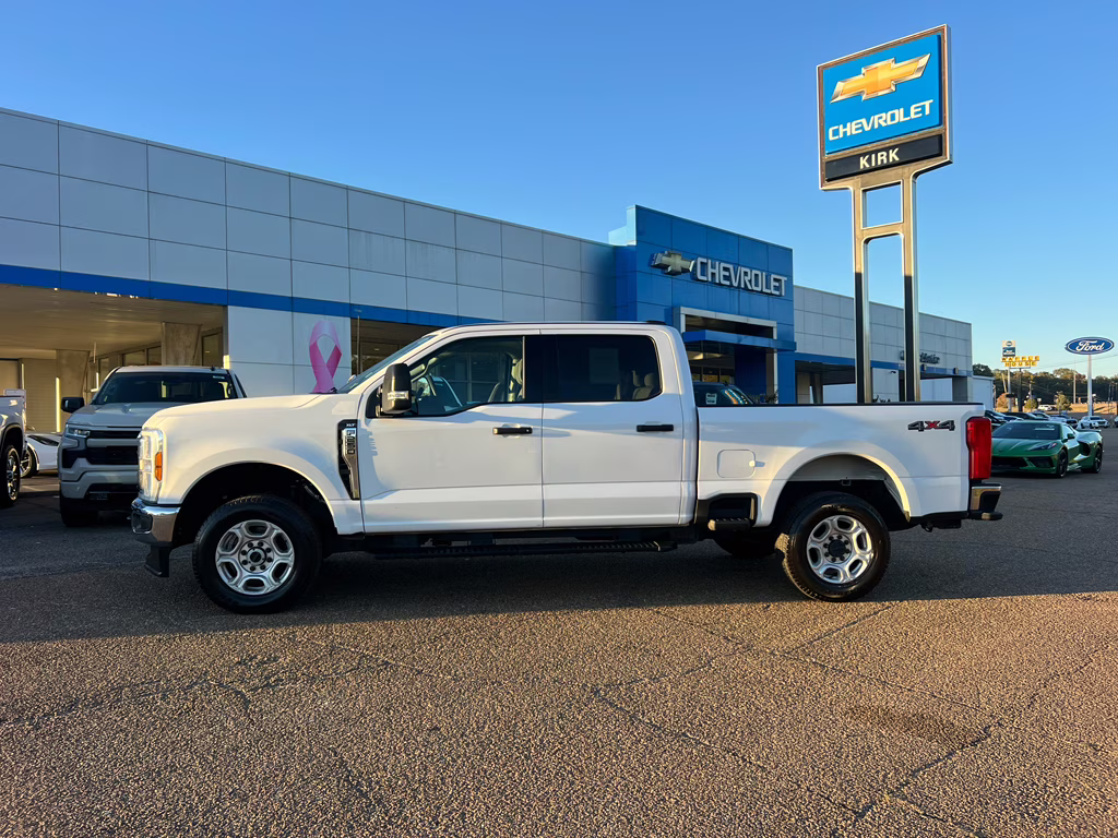 2025 OXFORD WHITE Ford Super Duty F-250 SRW XLT 4X4 Truck
