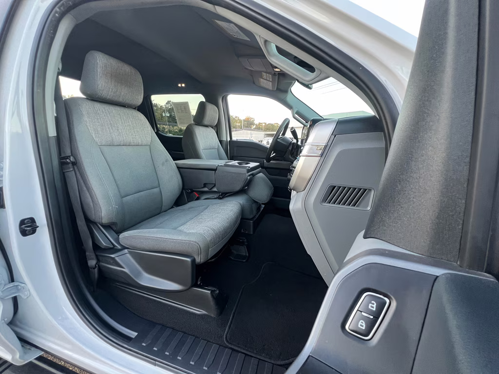 2025 OXFORD WHITE Ford Super Duty F-250 SRW XLT 4X4 Truck