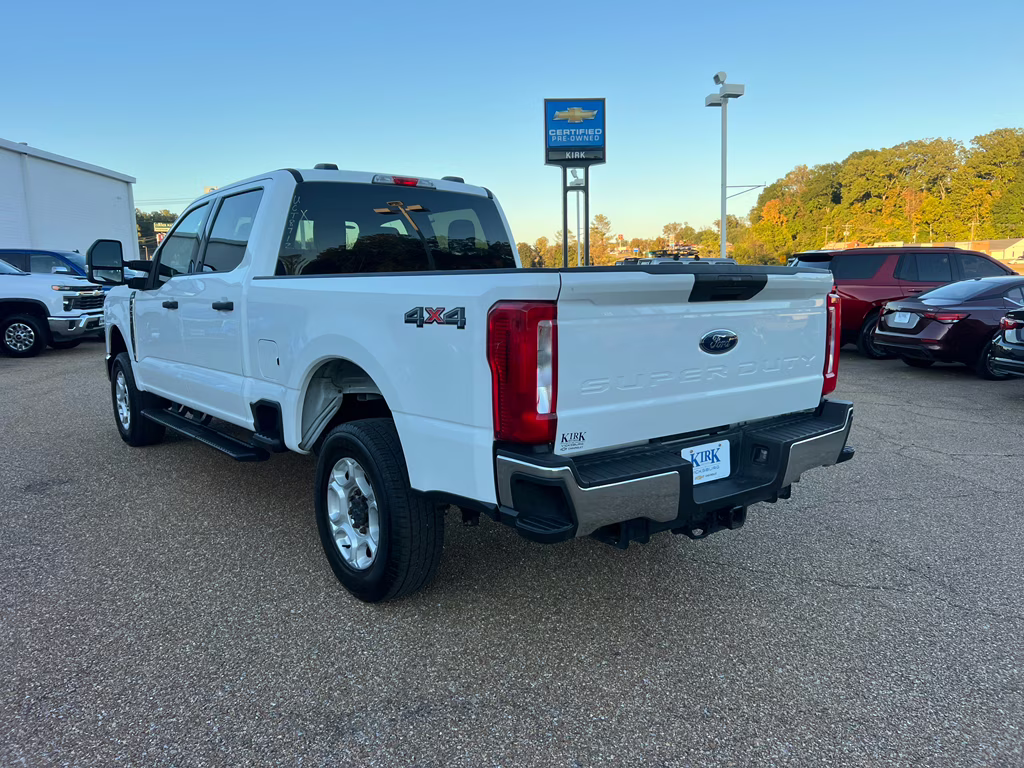 2025 OXFORD WHITE Ford Super Duty F-250 SRW XLT 4X4 Truck
