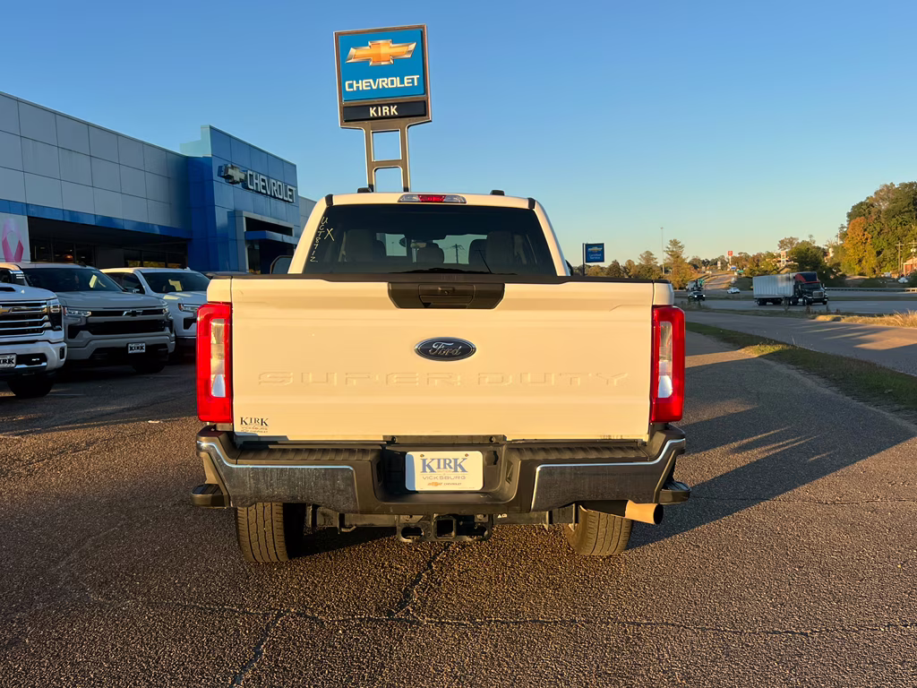 2025 OXFORD WHITE Ford Super Duty F-250 SRW XLT 4X4 Truck