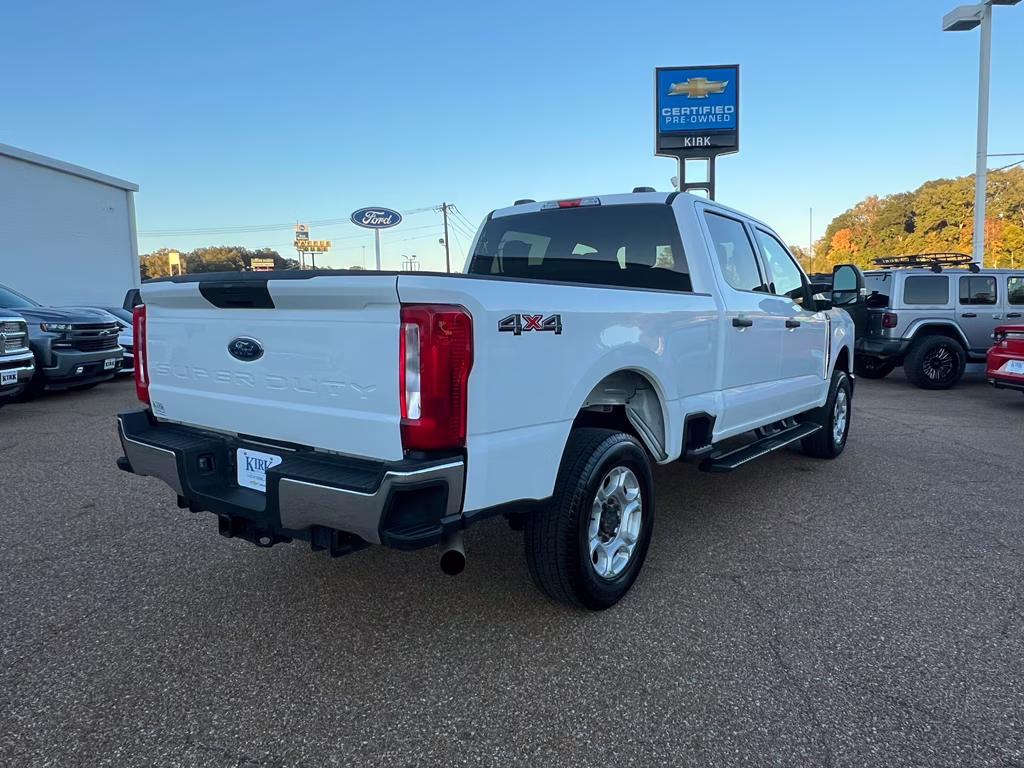 2025 OXFORD WHITE Ford Super Duty F-250 SRW XLT 4X4 Truck
