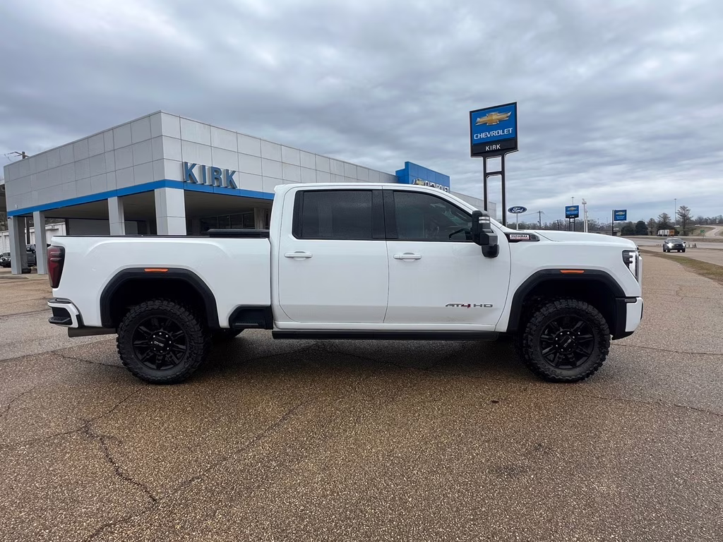 2024 Summit White GMC Sierra AT4 4X4 Truck