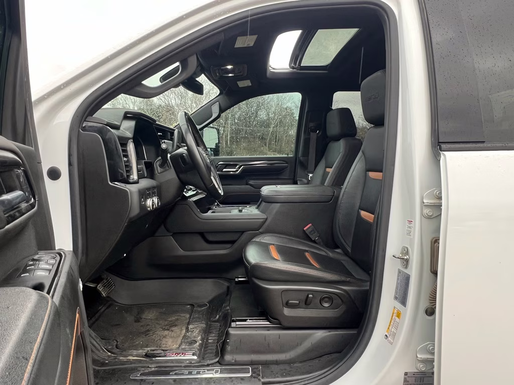 2024 Summit White GMC Sierra AT4 4X4 Truck