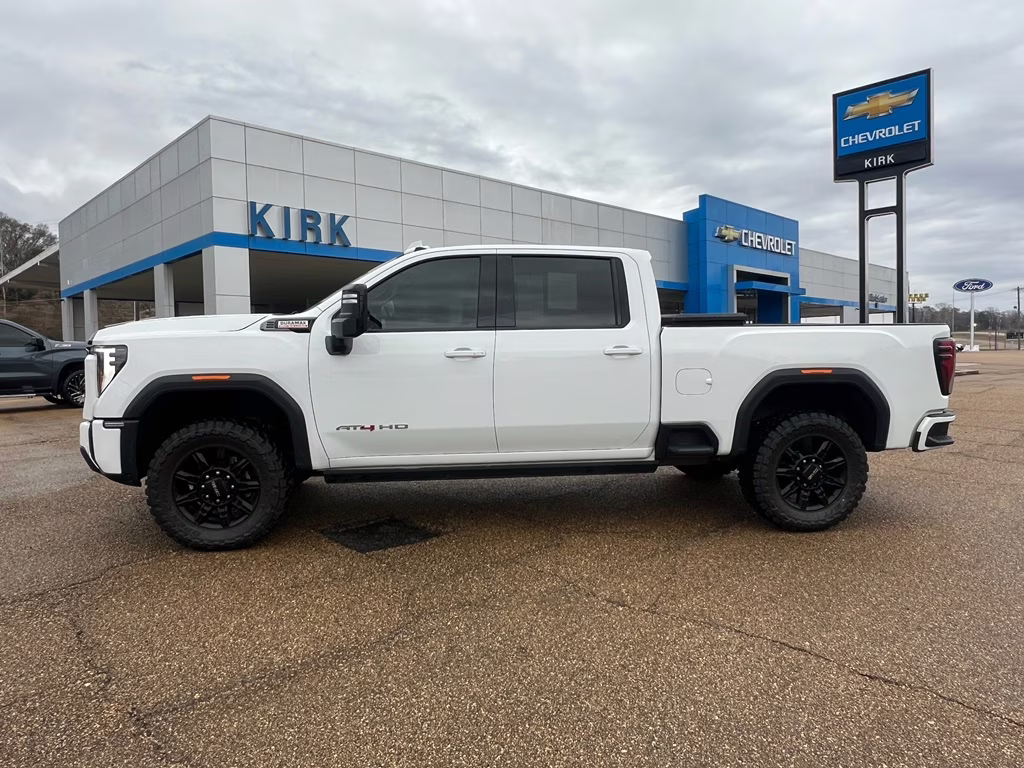 2024 Summit White GMC Sierra AT4 4X4 Truck
