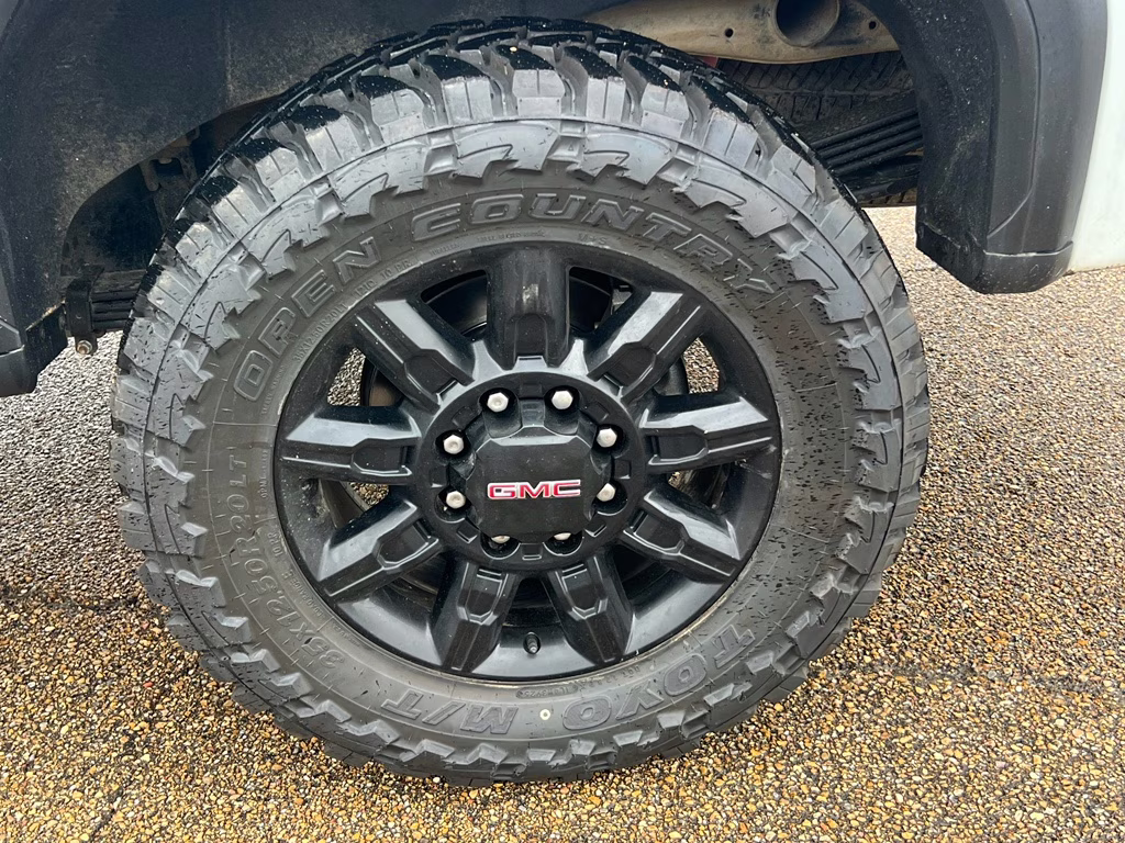 2024 Summit White GMC Sierra AT4 4X4 Truck