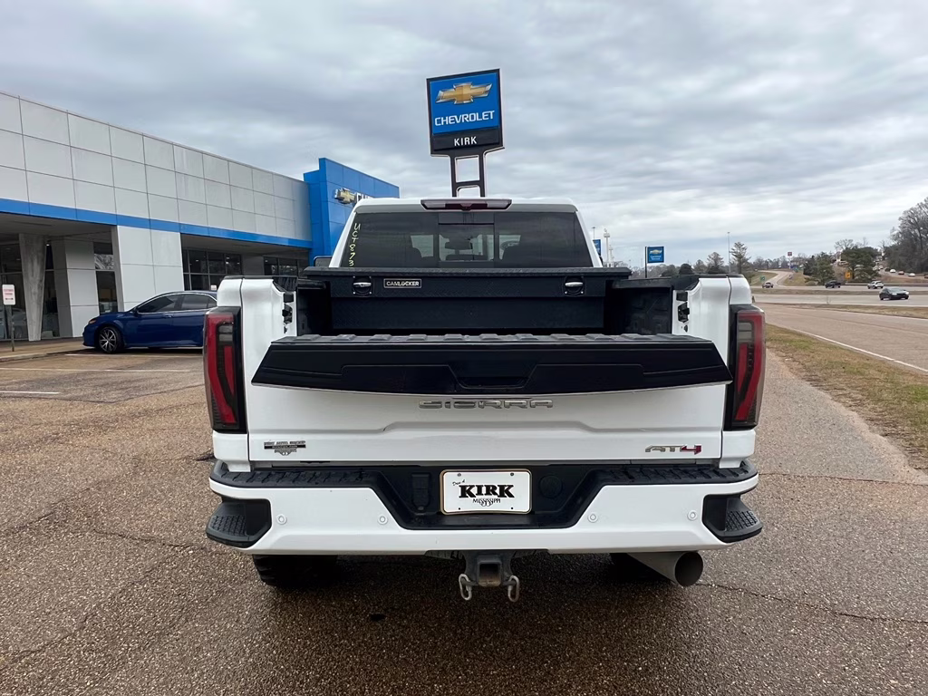 2024 Summit White GMC Sierra AT4 4X4 Truck
