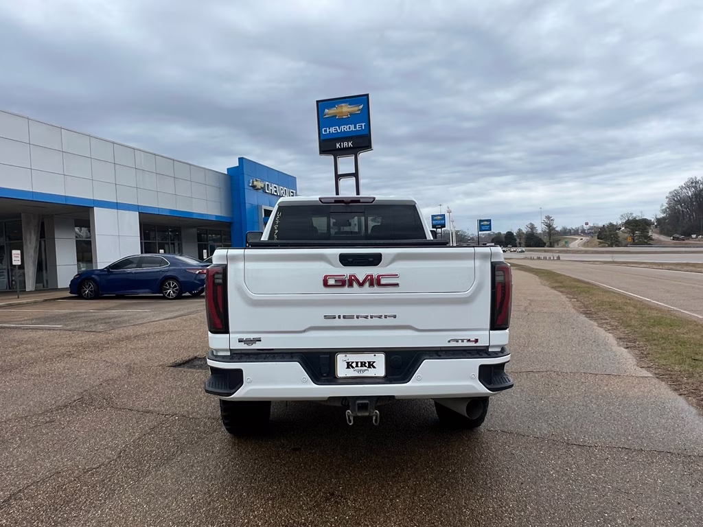 2024 Summit White GMC Sierra AT4 4X4 Truck