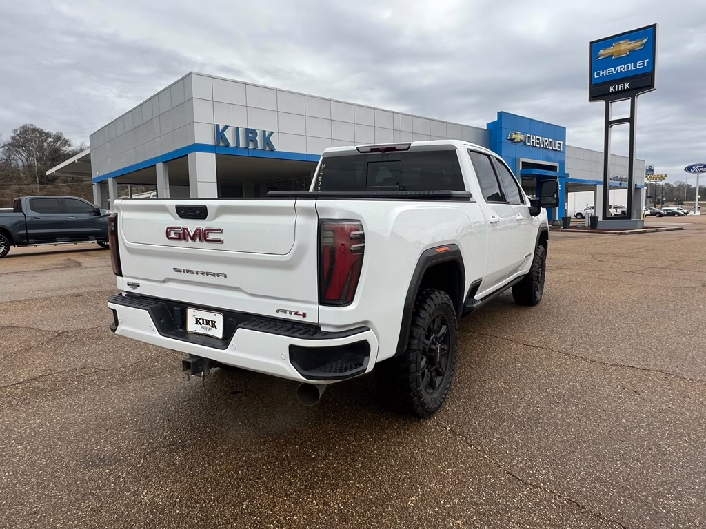 2024 Summit White GMC Sierra AT4 4X4 Truck