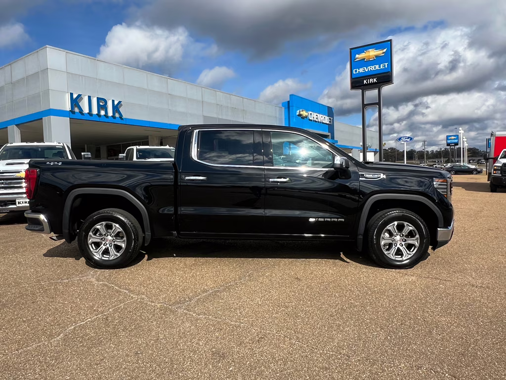 2024 Onyx Black GMC Sierra SLT 4X4 Truck