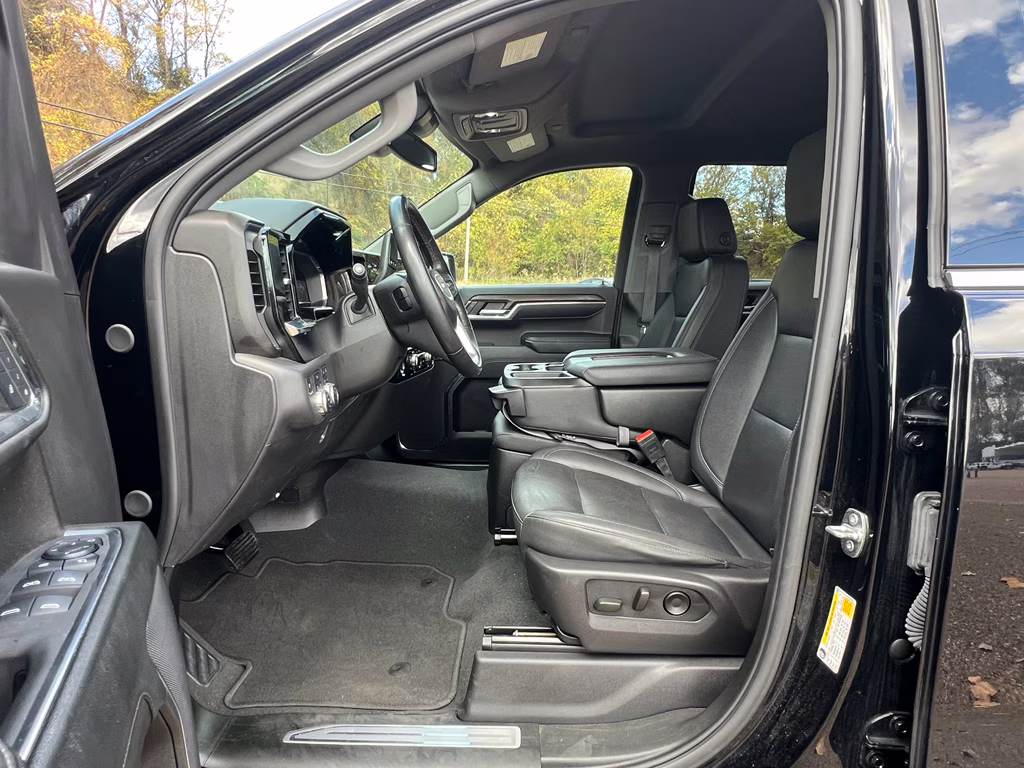 2024 Onyx Black GMC Sierra SLT 4X4 Truck