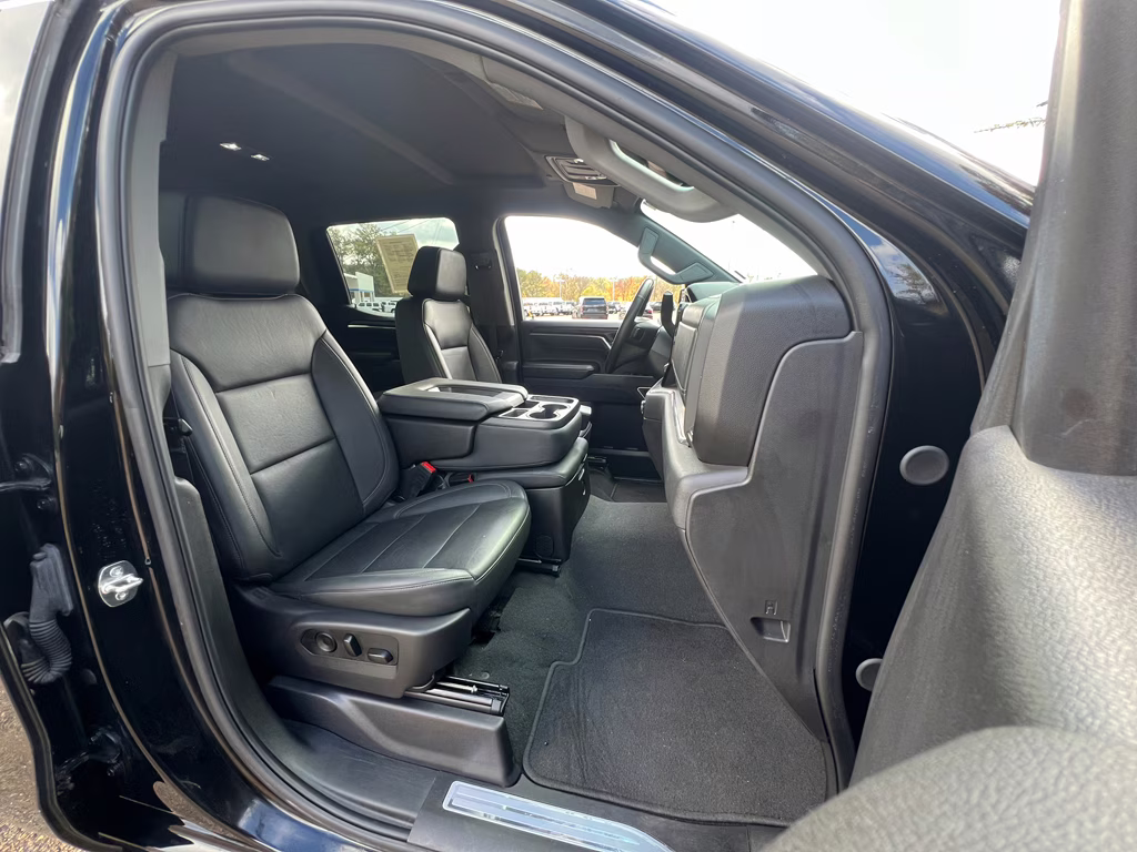 2024 Onyx Black GMC Sierra SLT 4X4 Truck