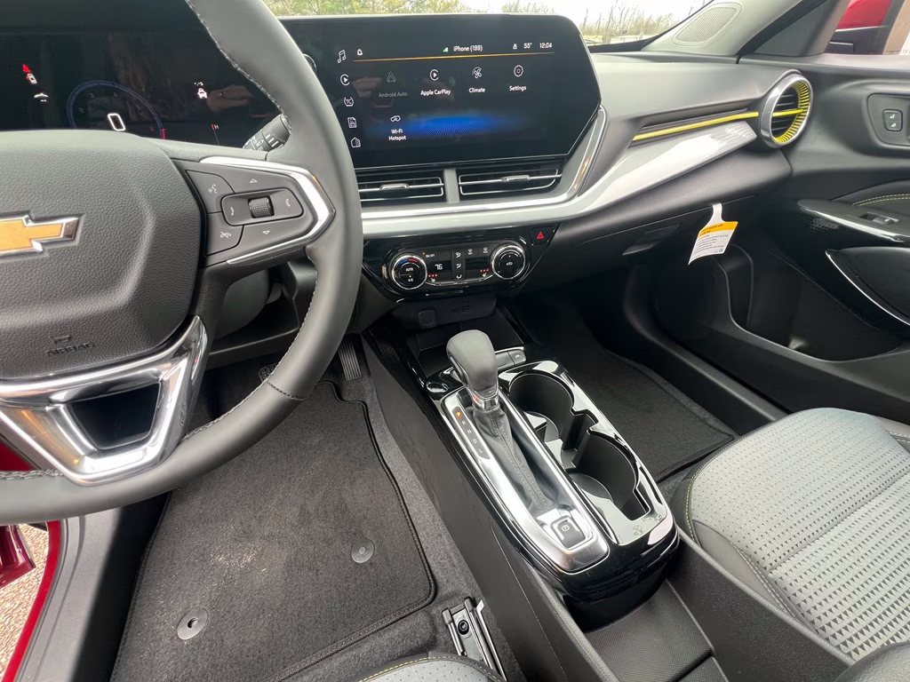 2025 Crimson Metallic Chevrolet Trax LT FWD SUV