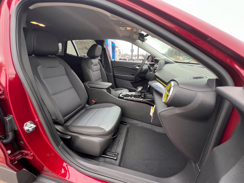 2025 Crimson Metallic Chevrolet Trax LT FWD SUV