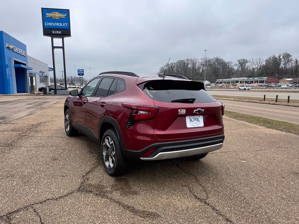 2025 Crimson Metallic Chevrolet Trax LT FWD SUV