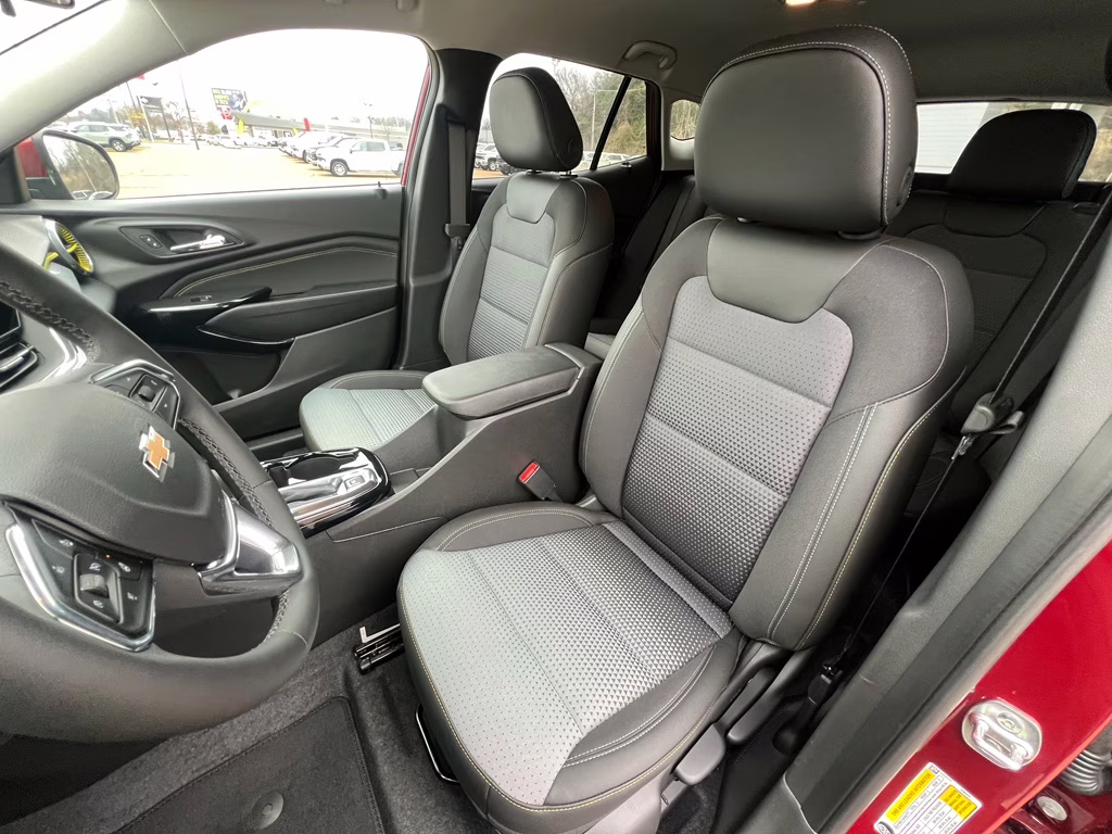2025 Crimson Metallic Chevrolet Trax LT FWD SUV