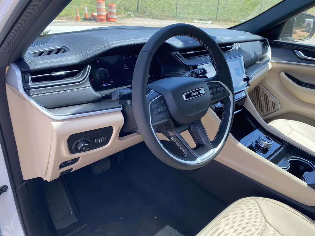 2026 Bright White Clearcoat Jeep Grand Cherokee Limited RWD SUV