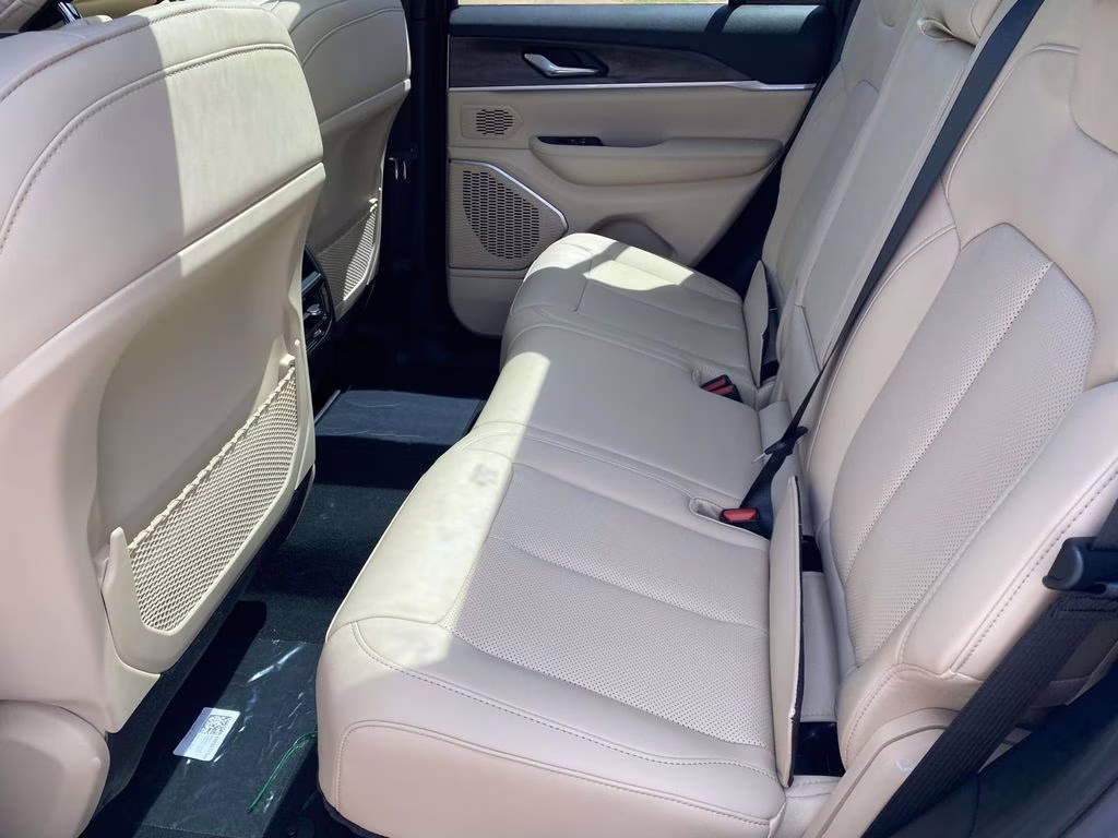 2026 Bright White Clearcoat Jeep Grand Cherokee Limited RWD SUV