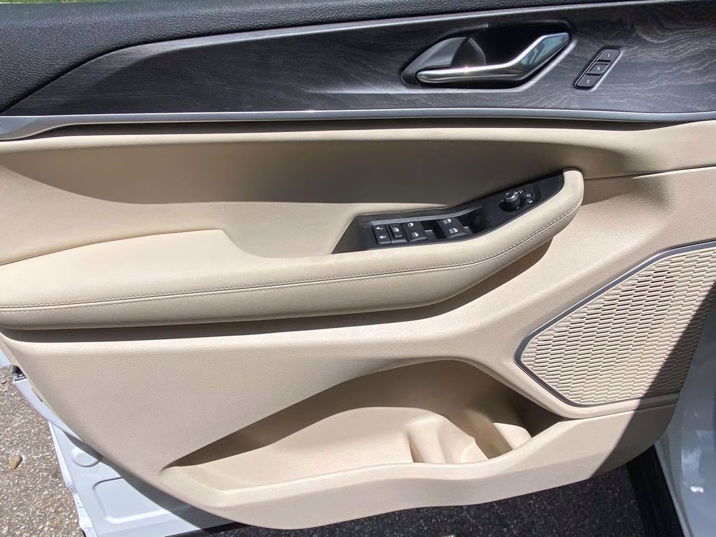 2026 Bright White Clearcoat Jeep Grand Cherokee Limited RWD SUV