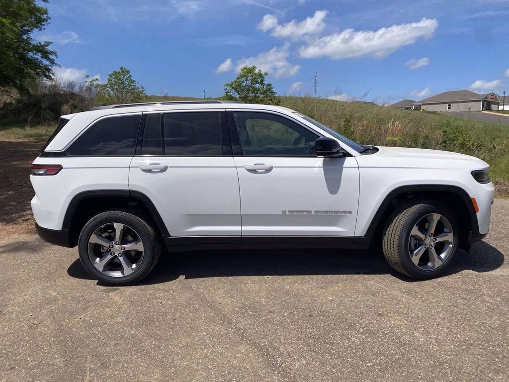 2026 Bright White Clearcoat Jeep Grand Cherokee Limited RWD SUV