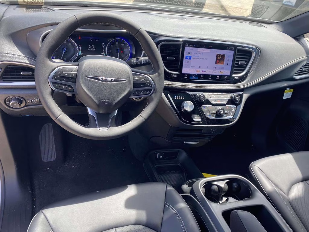 2026 Silver Mist Clearcoat Chrysler Pacifica Select FWD Van