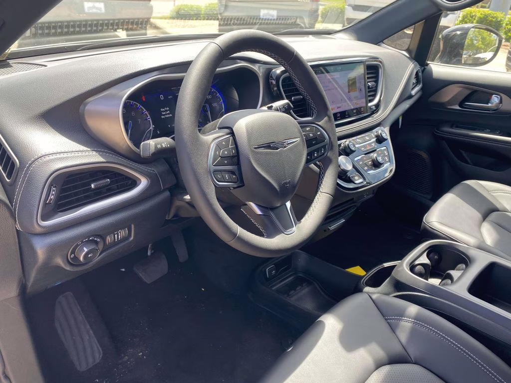 2026 Silver Mist Clearcoat Chrysler Pacifica Select FWD Van