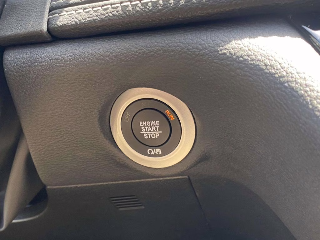 2026 Silver Mist Clearcoat Chrysler Pacifica Select FWD Van