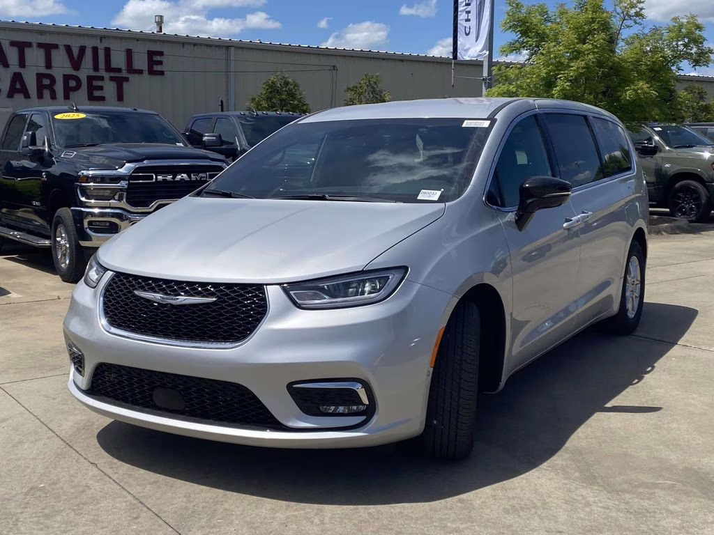 2026 Silver Mist Clearcoat Chrysler Pacifica Select FWD Van
