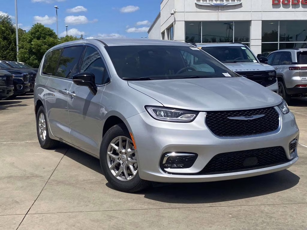 2026 Silver Mist Clearcoat Chrysler Pacifica Select FWD Van