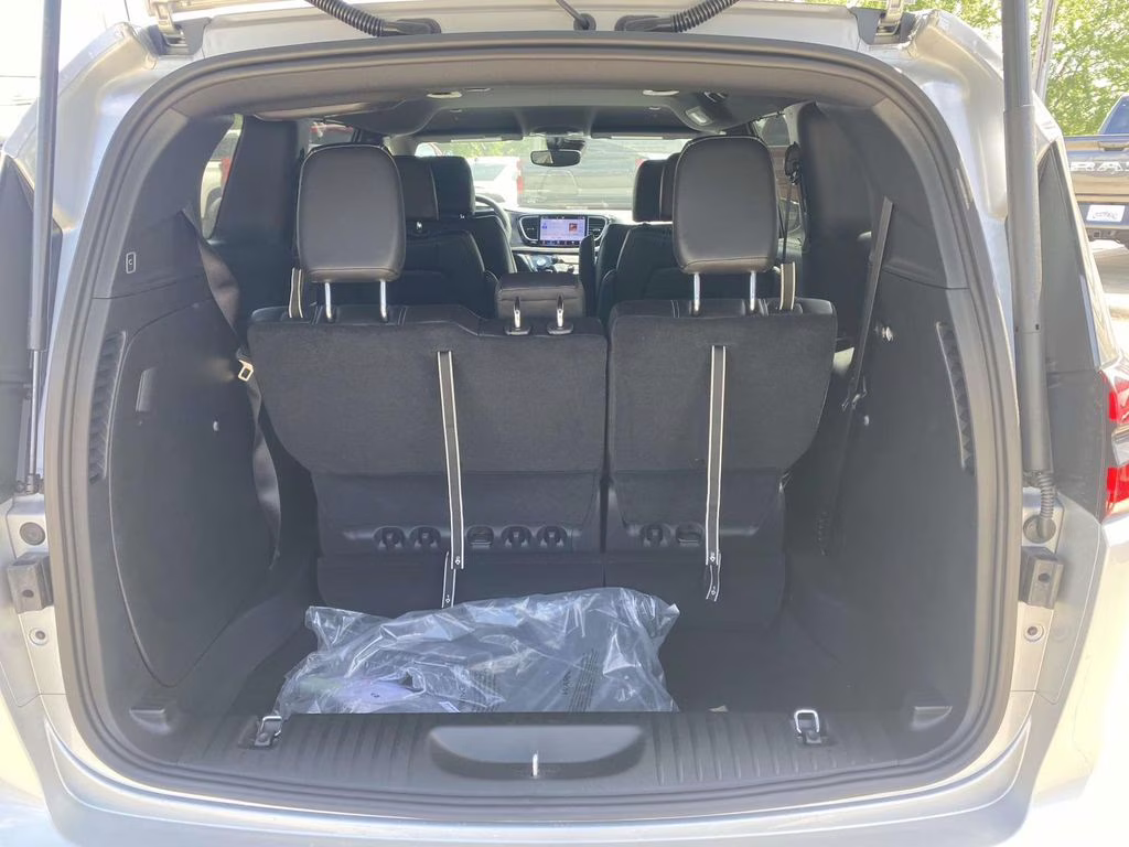 2026 Silver Mist Clearcoat Chrysler Pacifica Select FWD Van